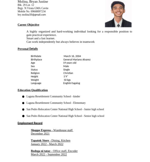 Résumé vs Resume: Spelling It Right on Job Applications