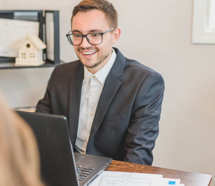 How to Put References on Resume (And Where to Place Them)