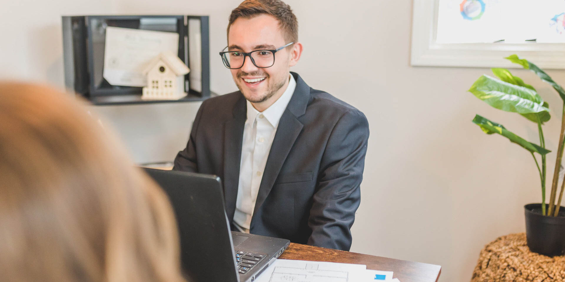 How to Put References on Resume (And Where to Place Them)